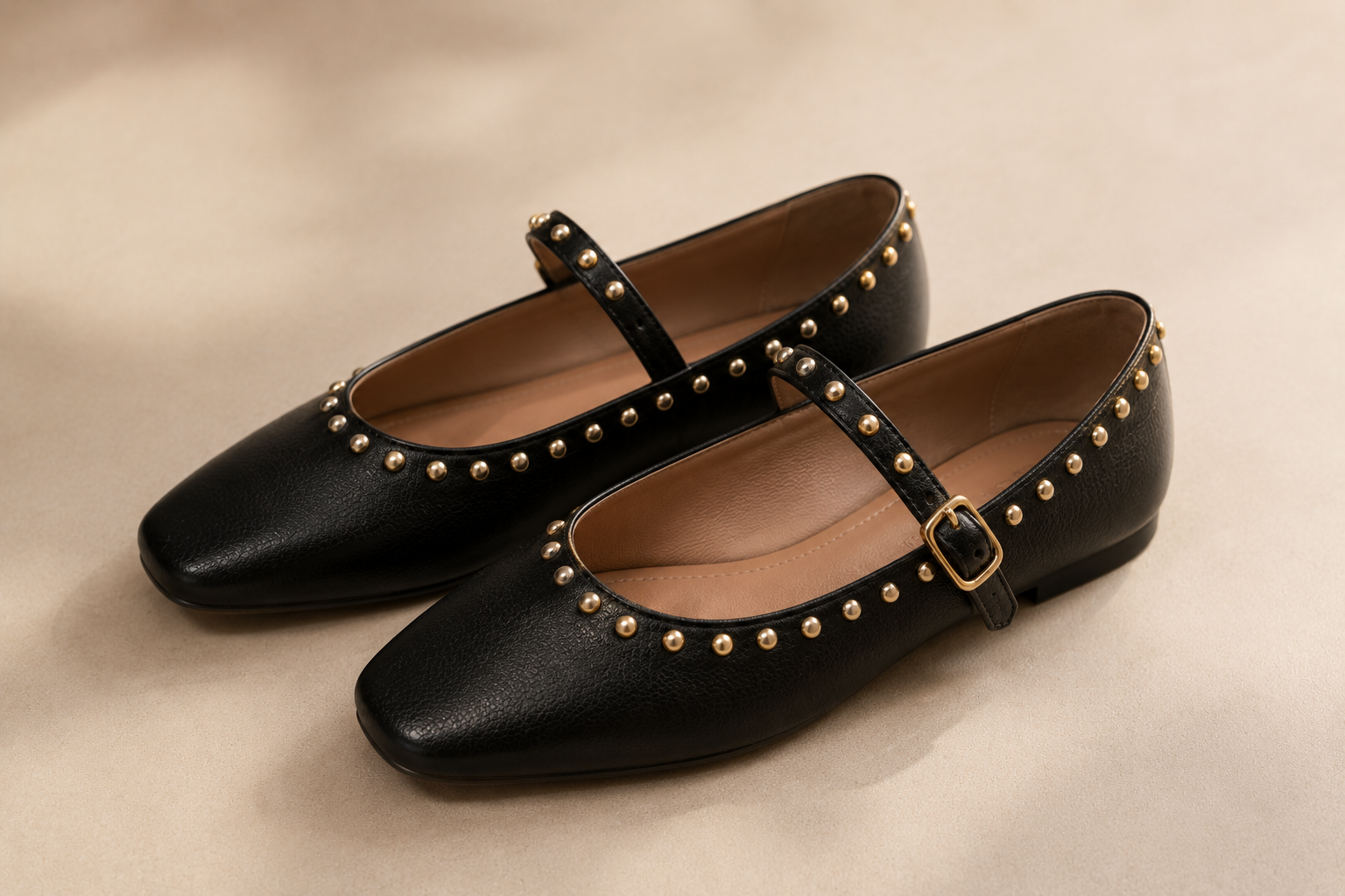 Fivela em metal dourado